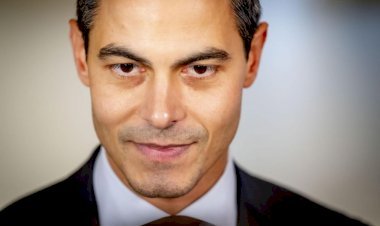 Centro vence eleições na Holanda e Ron Jetten deve ser o primeiro premiê gay do país