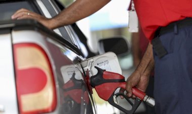 Gasolina tem redução de 4,9% no preço, mas queda não chega aos consumidores