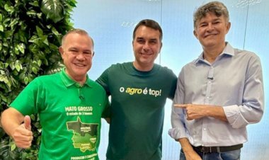 Em feira em Mato Grosso, Flávio Bolsonaro usa camiseta ‘o agro é top’ e mira 2026