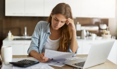 Dois em cada três brasileiros têm dívidas e 27% vivem no limite do orçamento, diz Datafolha