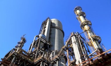 Reação química em limpeza de refinaria mata 2 e fere outros 19 nos EUA