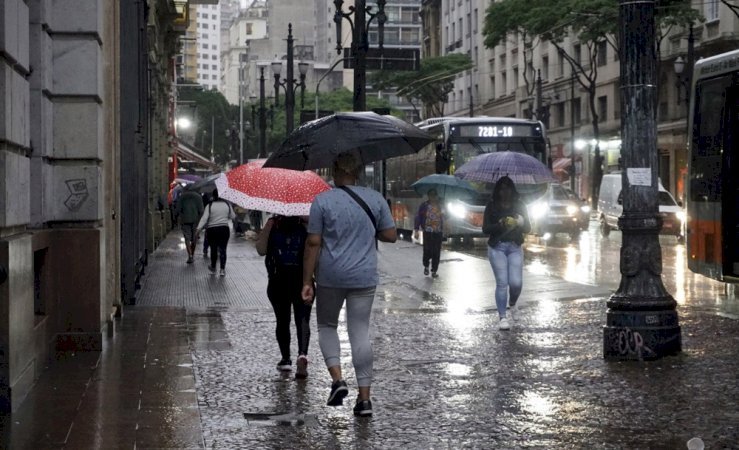 São Paulo ainda tem mais de 45 mil imóveis sem luz devido às chuvas