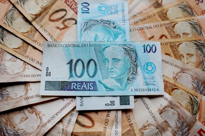 Governo estima salário mínimo de R$ 1.717 para 2027